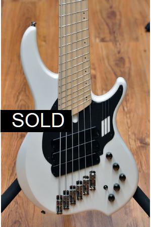 Dingwall Combustion NG3-6 Nolly Getgood Signature Ducati Pearl White Dingwall Combustion NG3-6 Nolly Getgood Signature Ducati Pearl White